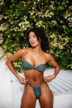 Lyndi Top - Alabama 17 Lyndi Top - Alabama -VitaMode Store 230113 green 2409 Edit 58a13ced e268 464f b33a 9e59ffbcb217