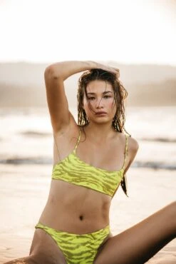 Maddie Top - Tropicale 17 Maddie Top - Tropicale -VitaMode Store 240118 skatie 10451 Edit