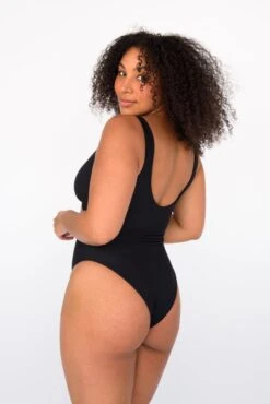 Chloe One Piece - Black -VitaMode Store SKATIE BlackRe stockCURVE 11
