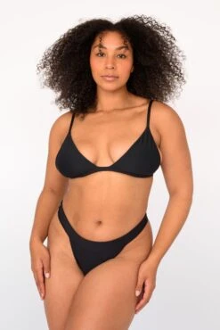 Kourtney Top - Black -VitaMode Store SKATIE BlackRe stockCURVE 151