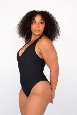 Zoey One Piece - Black -VitaMode Store SKATIE BlackRe stockCURVE 24