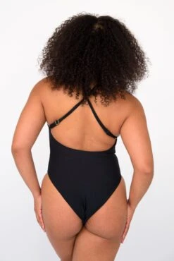 Zoey One Piece - Black -VitaMode Store SKATIE BlackRe stockCURVE 25