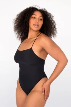 Resa One Piece - Black -VitaMode Store SKATIE BlackRe stockCURVE 30