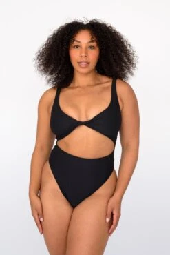 Chloe One Piece - Black -VitaMode Store SKATIE BlackRe stockCURVE 6