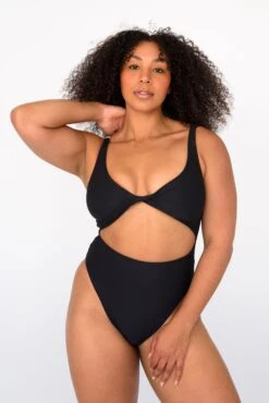 Chloe One Piece - Black -VitaMode Store SKATIE BlackRe stockCURVE 7