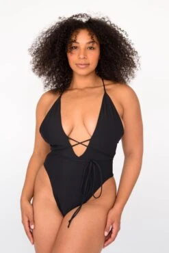 Lynn One Piece - Black -VitaMode Store SKATIE BlackRe stockCURVE 73