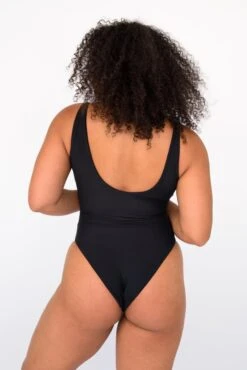 Chloe One Piece - Black -VitaMode Store SKATIE BlackRe stockCURVE 9