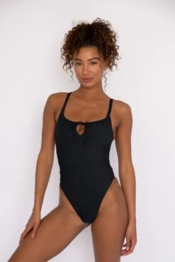 Nikki One Piece - Black -VitaMode Store SKATIE black 71